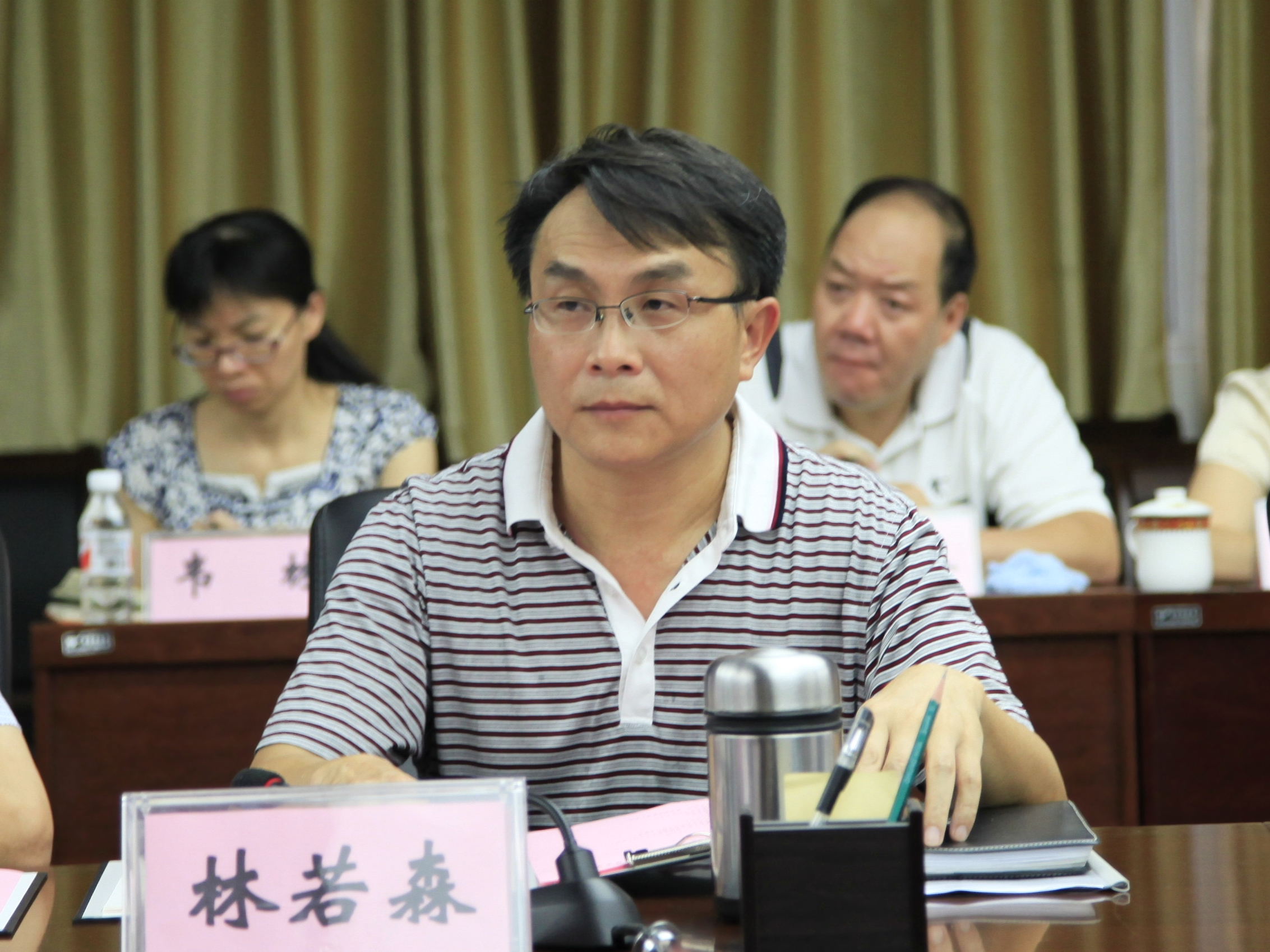 副院长林若森参加会议院党委办公室主任瞿凡主持会议“头脑风暴”研讨分